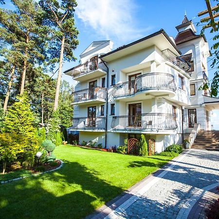 Willa Karolinka Dziwnowek Exterior photo